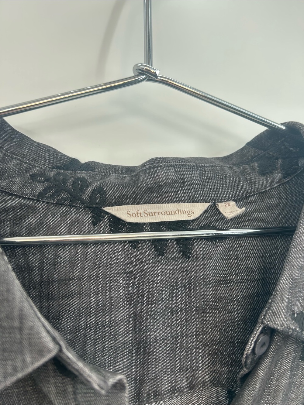 Soft Surroundings Gray Chambray Tunic Black Embroidered Papyrus Leaf 2x - Picture 3 of 10